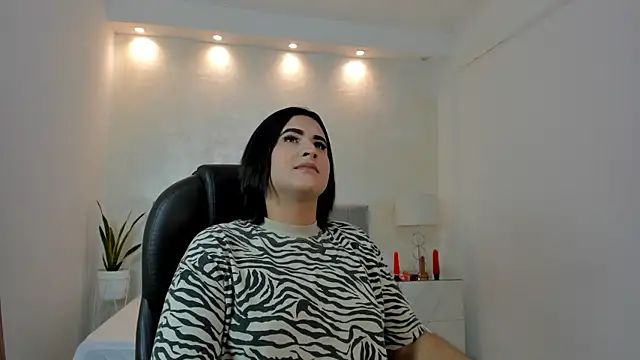 Snapshot of kendall_roous chatting on October 14, 2025, 7:25 pm kendall roous online show from October 14, 2025, 7:25 pm