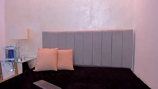 Snapshot of kendall_roous chatting on September 10, 2025, 7:57 pm kendall roous online show from September 10, 2025, 7:57 pm