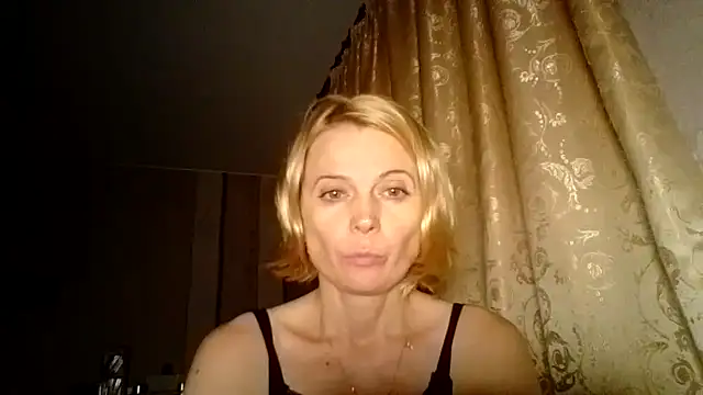 Snapshot of LiluXRose chatting on September 25, 2025, 8:26 pm LiluXRose online show from September 25, 2025, 8:26 pm