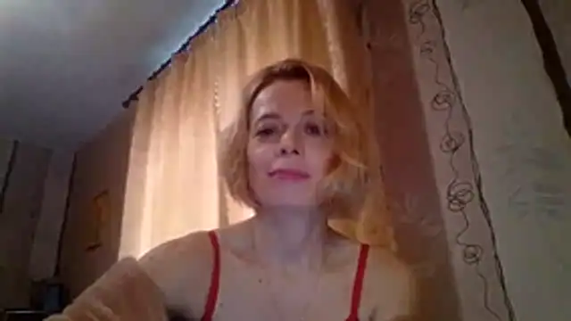 Snapshot of LiluXRose chatting on October 24, 2025, 11:42 am LiluXRose online show from October 24, 2025, 11:42 am