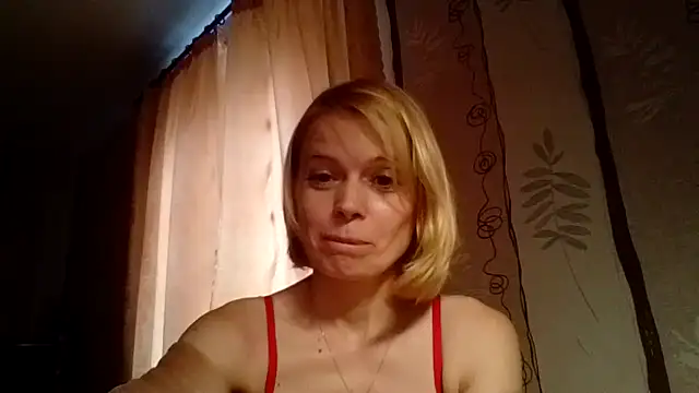 Snapshot of LiluXRose chatting on October 13, 2025, 10:39 am LiluXRose online show from October 13, 2025, 10:39 am