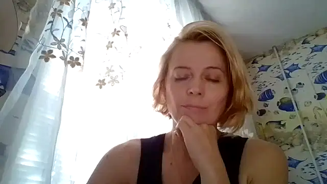 Snapshot of LiluXRose chatting on September 19, 2025, 1:04 pm LiluXRose online show from September 19, 2025, 1:04 pm