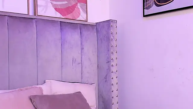 Snapshot of Ariel_Wattson chatting on October 22, 2025, 7:35 pm Ariel Wattson online show from October 22, 2025, 7:35 pm