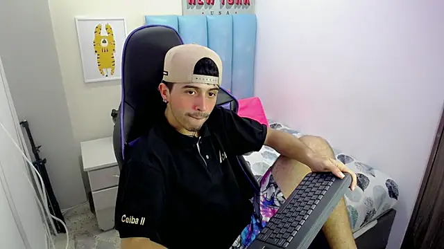 Snapshot of Justin_boy chatting on September 12, 2025, 3:50 am Justin boy online show from September 12, 2025, 3:50 am