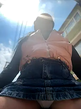 -Mia1 online show from October 15, 2025, 3:31 pm