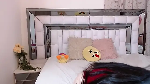 Snapshot of RebeccaGolden chatting on September 23, 2025, 3:02 am RebeccaGolden online show from September 23, 2025, 3:02 am