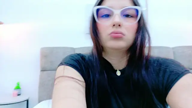 Snapshot of Ashley_Evans22 chatting on October 1, 2025, 8:02 pm Ashley Evans22 online show from October 1, 2025, 8:02 pm