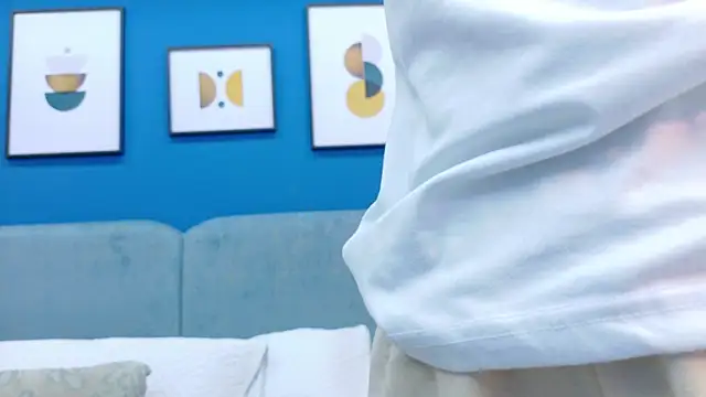 Snapshot of Ashley_Evans22 chatting on October 17, 2025, 8:21 pm Ashley Evans22 online show from October 17, 2025, 8:21 pm