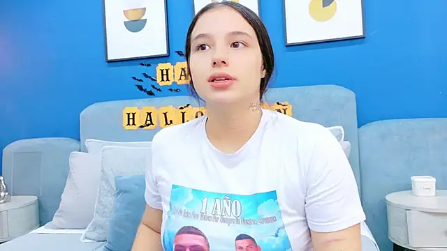 Snapshot of Ashley_Evans22 chatting on October 29, 2025, 8:19 pm Ashley Evans22 online show from October 29, 2025, 8:19 pm