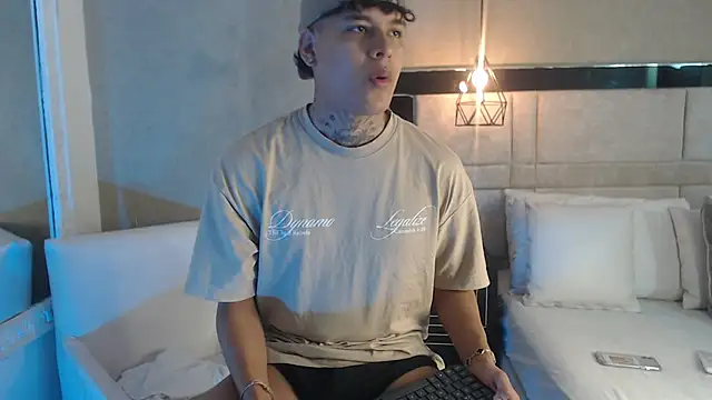 JacksonLivess online show from September 13, 2025, 11:43 am