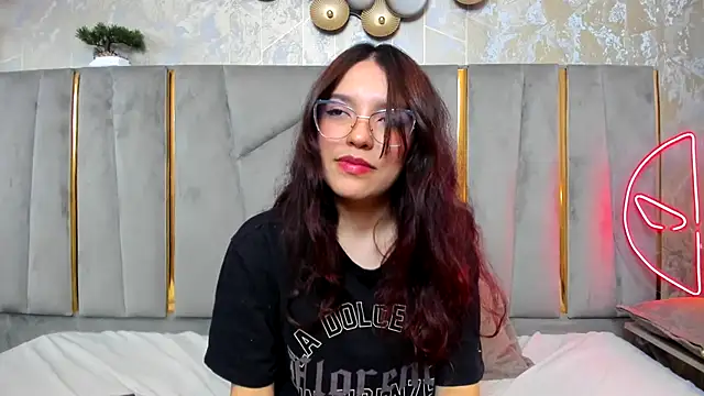 Elliecute online show from September 30, 2025, 2:34 pm