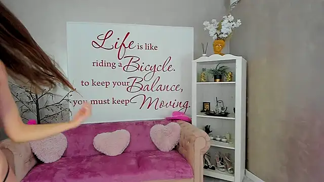 Snapshot of ReynaTheVixen chatting on October 9, 2025, 5:13 pm ReynaTheVixen online show from October 9, 2025, 5:13 pm