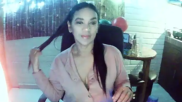 MiiaVelasquez online show from December 5, 2025, 4:22 am