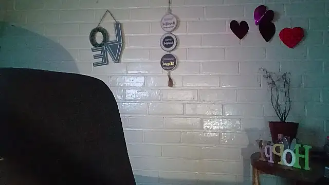 MiiaVelasquez online show from April 6, 2026, 4:30 am