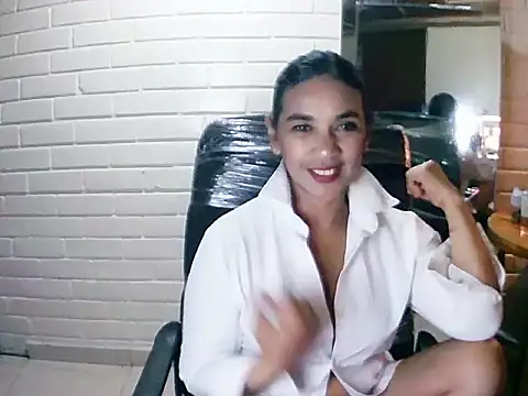 MiiaVelasquez online show from November 6, 2025, 4:16 am