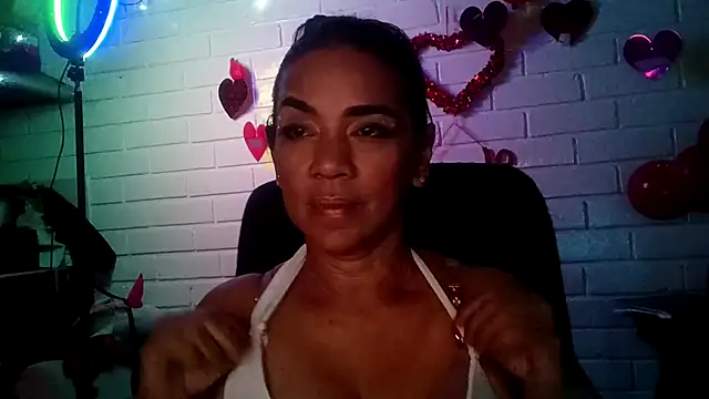 Snapshot of MiiaVelasquez chatting on February 18, 2026, 4:54 am MiiaVelasquez online show from February 18, 2026, 4:54 am