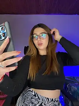 Snapshot of CoraVibes chatting on September 18, 2025, 7:39 pm CoraVibes online show from September 18, 2025, 7:39 pm