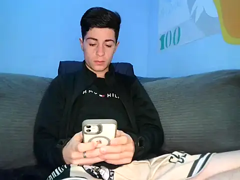 Newbrian20 online show from September 30, 2025, 2:17 am