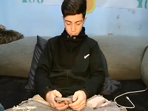 Newbrian20 online show from September 26, 2025, 9:43 pm