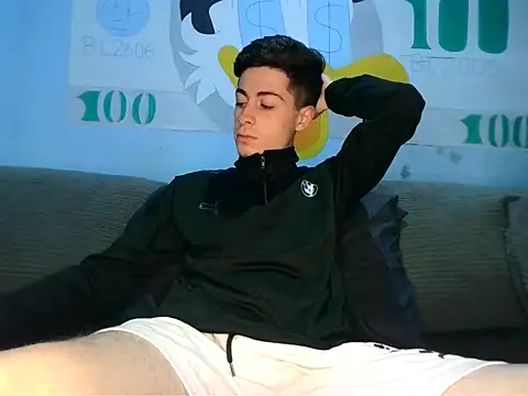 Newbrian20 online show from September 25, 2025, 9:43 pm