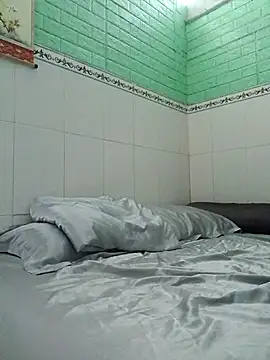 boyhi199x online show from November 11, 2025, 2:06 am