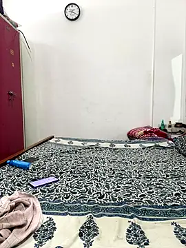 jully-jully online show from September 30, 2025, 3:45 am