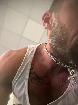 Snapshot of GmGit chatting on October 6, 2025, 6:36 am GmGit online show from October 6, 2025, 6:36 am