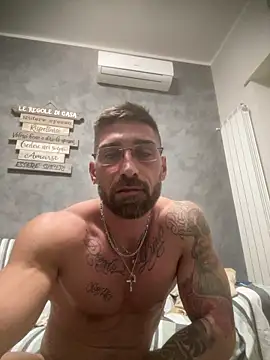 Snapshot of GmGit chatting on October 12, 2025, 2:35 am GmGit online show from October 12, 2025, 2:35 am