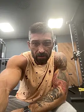 Snapshot of GmGit chatting on October 2, 2025, 1:36 pm GmGit online show from October 2, 2025, 1:36 pm