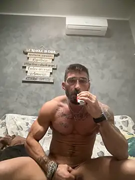 Snapshot of GmGit chatting on October 5, 2025, 3:30 am GmGit online show from October 5, 2025, 3:30 am