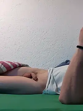 Snapshot of thelion0508 chatting on October 6, 2025, 5:30 am thelion0508 online show from October 6, 2025, 5:30 am