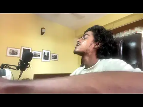 Snapshot of thecatfish chatting on October 4, 2025, 7:10 am thecatfish online show from October 4, 2025, 7:10 am