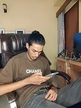 Snapshot of thecatfish chatting on October 26, 2025, 4:24 am thecatfish online show from October 26, 2025, 4:24 am