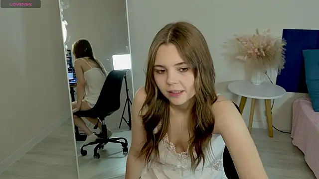 Snapshot of LeksaLove chatting on October 30, 2025, 6:05 pm LeksaLove online show from October 30, 2025, 6:05 pm