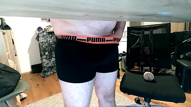 michaelm1983 online show from November 17, 2025, 8:07 am