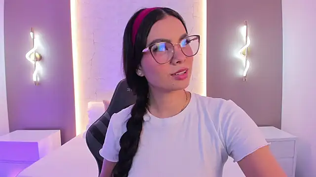 Snapshot of emily_tolson chatting on February 17, 2026, 7:22 pm emily tolson online show from February 17, 2026, 7:22 pm