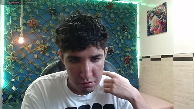 Snapshot of whitebull2606 chatting on October 30, 2025, 12:03 pm whitebull2606 online show from October 30, 2025, 12:03 pm