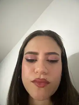 alielle online show from September 28, 2025, 10:39 pm