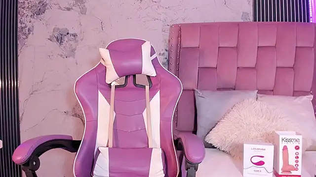 Mia Duarte1 online show from September 25, 2025, 7:31 pm