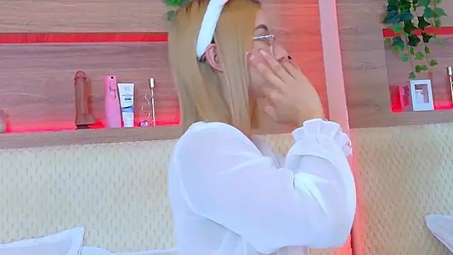 Snapshot of AlixMonroe chatting on October 27, 2025, 11:00 am AlixMonroe online show from October 27, 2025, 11:00 am