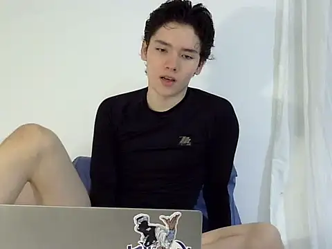 boxedtwink18 online show from October 22, 2025, 3:39 am