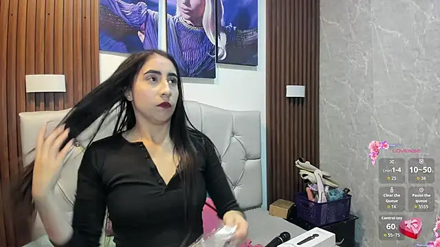 Snapshot of Sophi_Thaylorr chatting on October 16, 2025, 2:03 pm Sophi Thaylorr online show from October 16, 2025, 2:03 pm