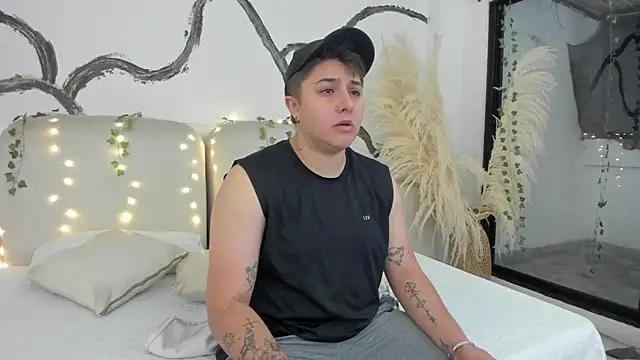 IanGilbert online show from December 18, 2025, 7:24 am