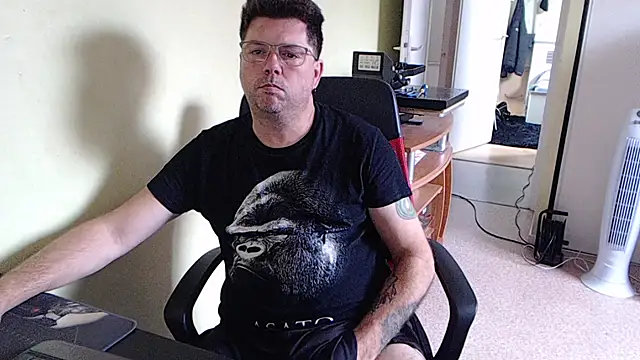 Snapshot of blueandwhite1 chatting on September 20, 2025, 7:57 am blueandwhite1 online show from September 20, 2025, 7:57 am