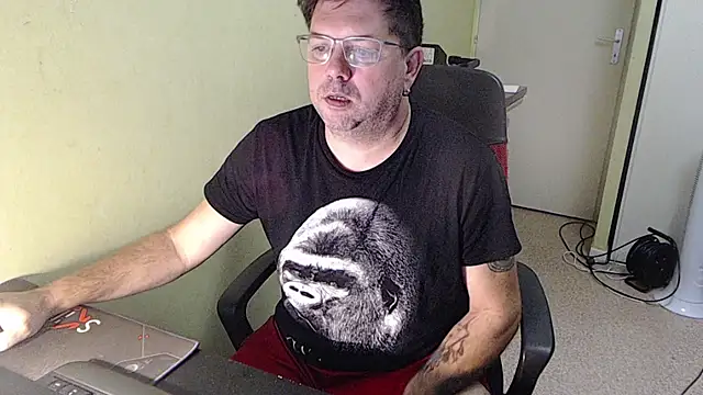 Snapshot of blueandwhite1 chatting on November 1, 2025, 8:52 am blueandwhite1 online show from November 1, 2025, 8:52 am