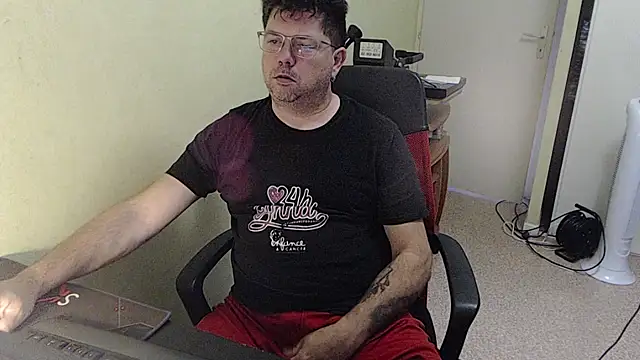 Snapshot of blueandwhite1 chatting on October 25, 2025, 7:29 am blueandwhite1 online show from October 25, 2025, 7:29 am