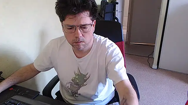 blueandwhite1 online show from April 4, 2026, 8:43 am