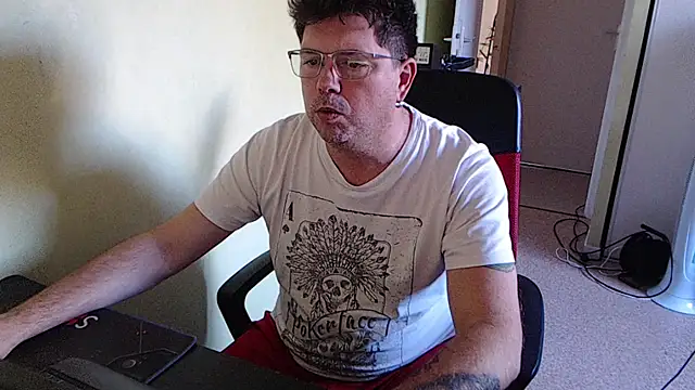 Snapshot of blueandwhite1 chatting on October 30, 2025, 3:31 pm blueandwhite1 online show from October 30, 2025, 3:31 pm