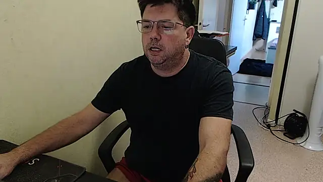 Snapshot of blueandwhite1 chatting on October 1, 2025, 7:02 am blueandwhite1 online show from October 1, 2025, 7:02 am