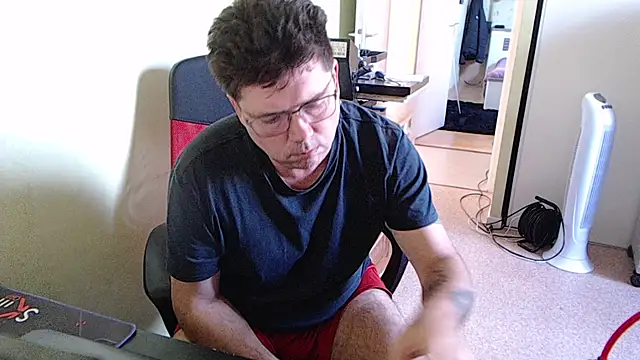 Snapshot of blueandwhite1 chatting on October 21, 2025, 2:27 pm blueandwhite1 online show from October 21, 2025, 2:27 pm